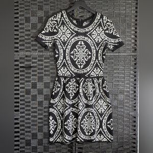 Romeo + Juliet Couture Sweater Dress Sz MED Zip Back Striking Women's Excellent